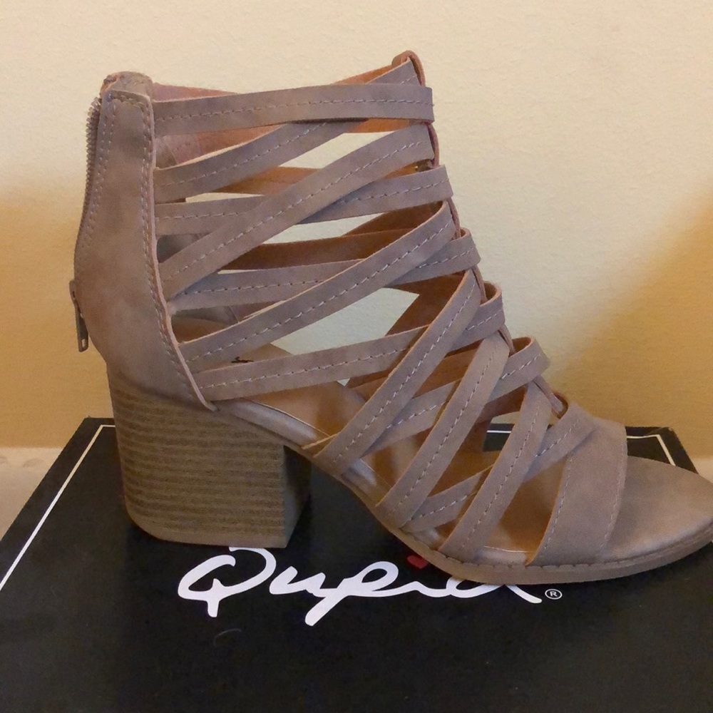 *NWOT* Taupe block heels